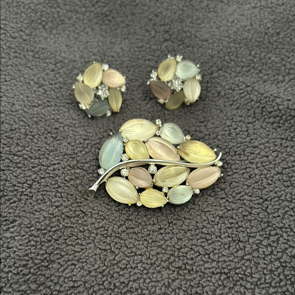 Vintage brooch and earrings set